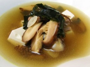 Smaki czasu z Karolem Okrasą - Koreańska zupa z wodorostami i tofu (źródło: TVP)