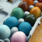 Naturalne barwienie jaj domowym sposobem