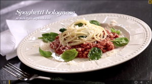 Spaghetti bolognese ze świeżym szpinakiem (źródło: kuchnialidla.pl)