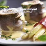 Filet z pstrąga w sosie holenderskim (miętowym) ze szparagami w szynce (źródło: kuchnialidla.pl)