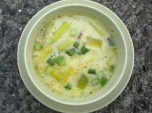Brotchán foltchep – zupa porowa z owsianką i kiełbaskami wieprzowymi (źródło: tvp.pl)