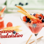 Arbuzowe szaleństwo czyli galaretka z arbuza z ciasteczkami francuskimi (źródło: kuchnialidla.pl)