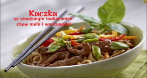 Kaczka ze smażonym makaronem Chow Mein i warzywami (źródło: kuchnialidla.pl)