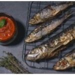 Grillowana makrela z warzywami i puree ziemniaczanym (źródło: alma.pl)