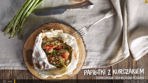 Papilotki z kurczakiem z zielonymi szparagami i sosem musztardowo-pieczarkowym (źródlo: kuchnialidla.pl)