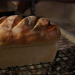 Domowy biały chleb (źródło: hobbshousebakery.co.uk)