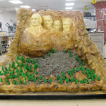 Tort Mount Rushmore - rzeźby G. Waszyngtona, T. Jeffersona, T. Roosevelta, A. Lincolna w skale (źródło: tlc.com)